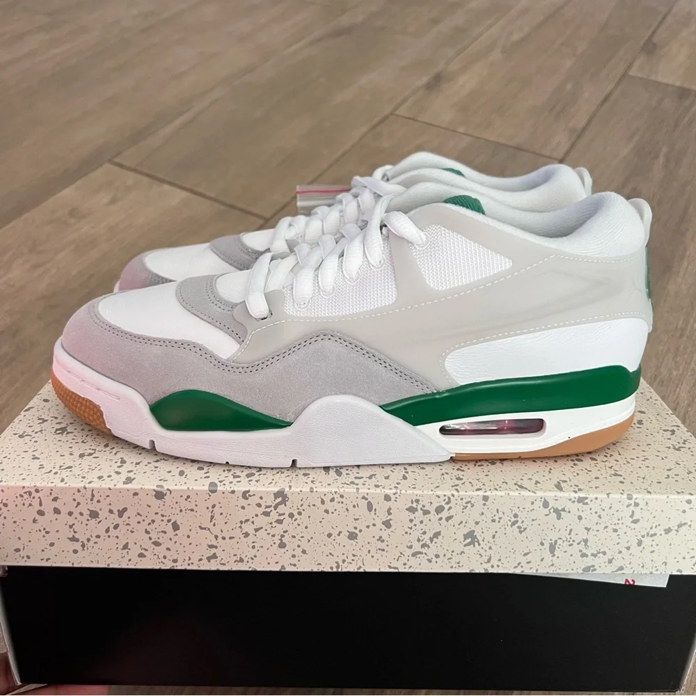 Air Jordan 4 RM